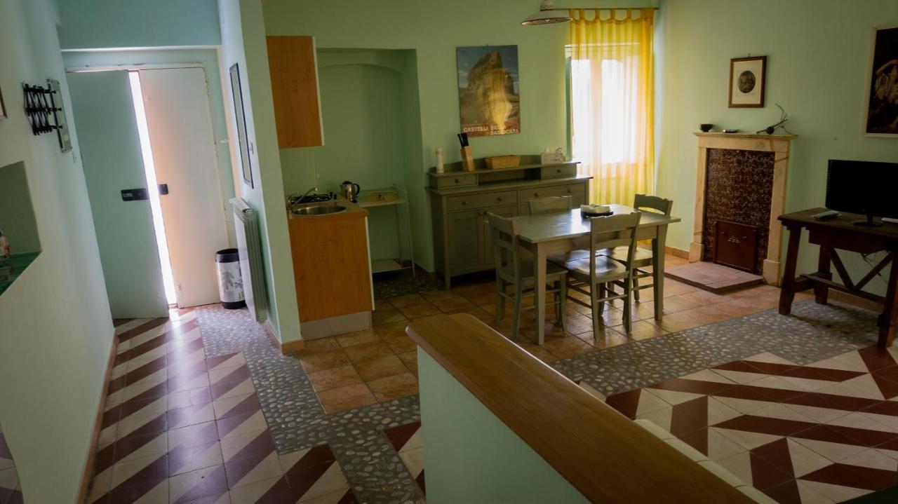 Appartement La Via Di Fuga à Pietrapertosa Extérieur photo