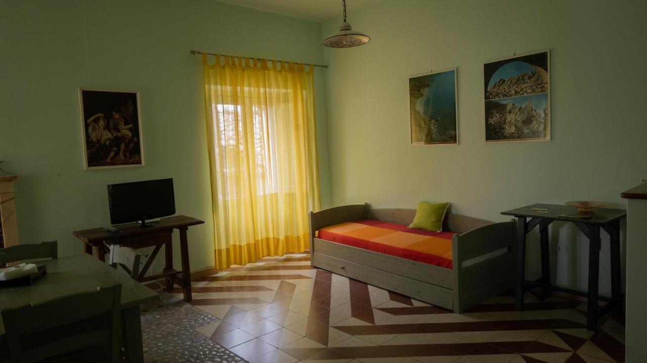 Appartement La Via Di Fuga à Pietrapertosa Extérieur photo
