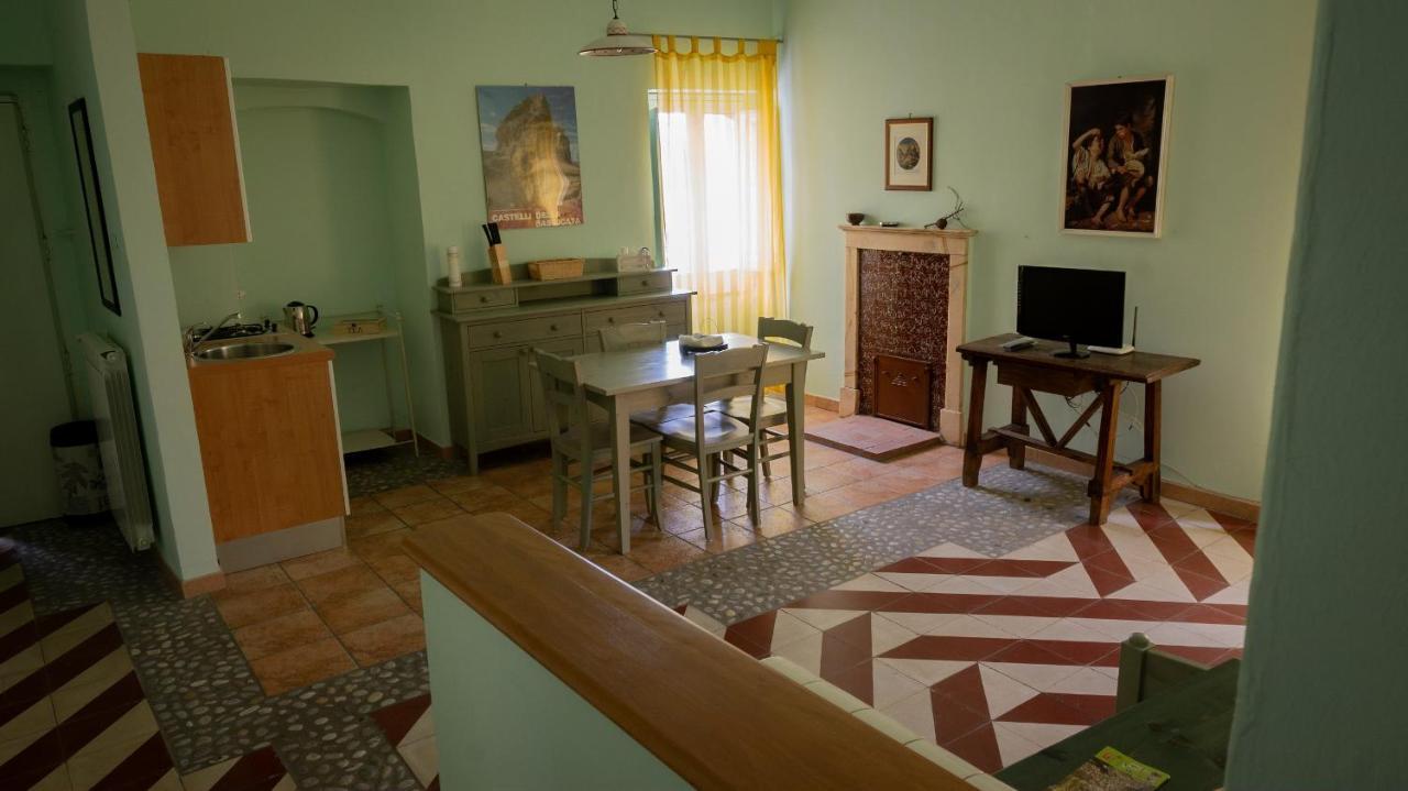 Appartement La Via Di Fuga à Pietrapertosa Extérieur photo
