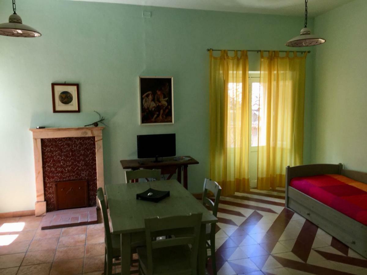 Appartement La Via Di Fuga à Pietrapertosa Extérieur photo