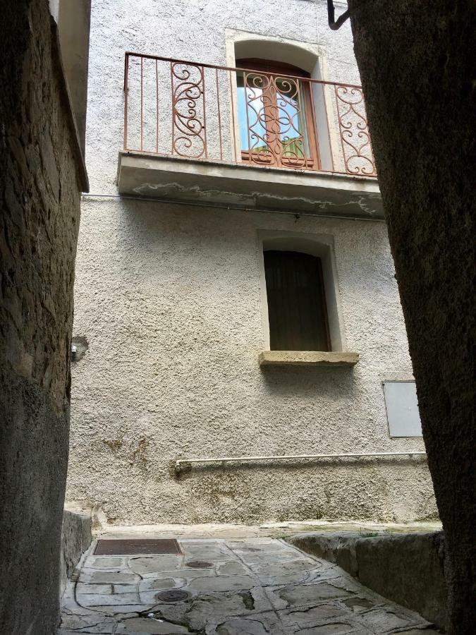 Appartement La Via Di Fuga à Pietrapertosa Extérieur photo